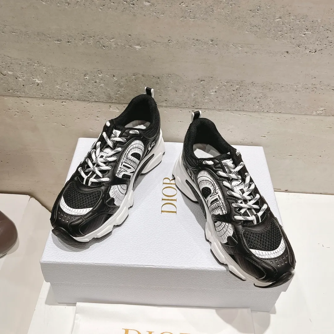 👟👟Ex-factory price 560👟👟 (top version) The latest hot model, the star model 2024 main hot product, the newly released Dior Dior Chrono new casual sports shoes, running shoes and dad shoes are really cool, full of futuristic feeling! Really cool! Once again interpreting Dior's concept of cool fashion, the lucky star will bless you with good luck. The new EVA sole is super light and super soft! A perfect replica of the original! Fully matched material and mold! ! 35-40